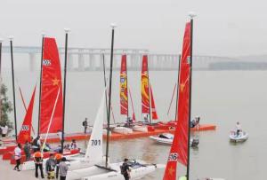 競(jìng)帆黃河！首屆三門峽“黃河船奇”帆船公開賽起航